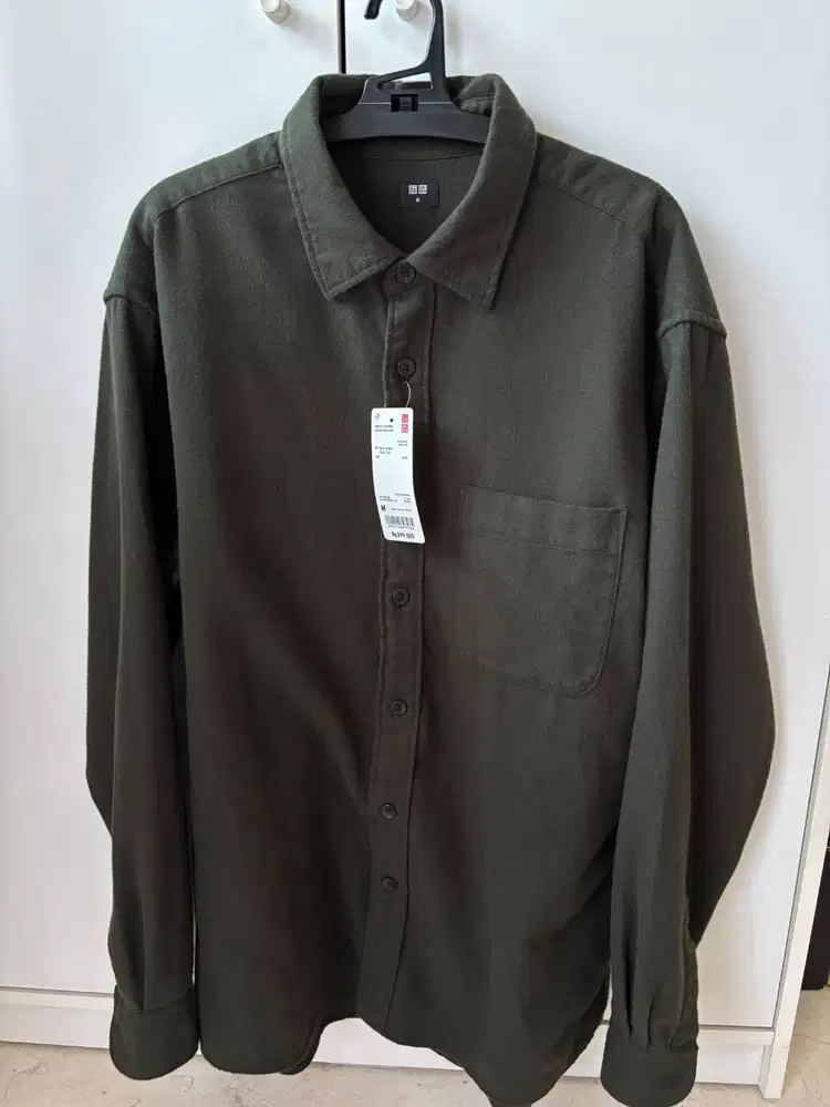 Uniqlo Kemeja Flannel polos Dark Green size M (size chart bisa cek pad