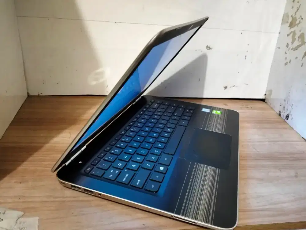 Hp pavilion14 slim touchscreen Fhd/core i5 gen 7/RAM 4/SSD 256/Nvidia