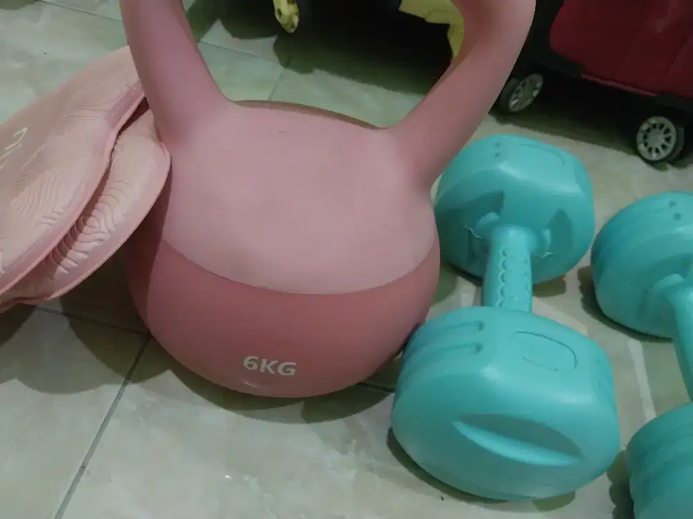 Seperangkat alat olahraga wanita