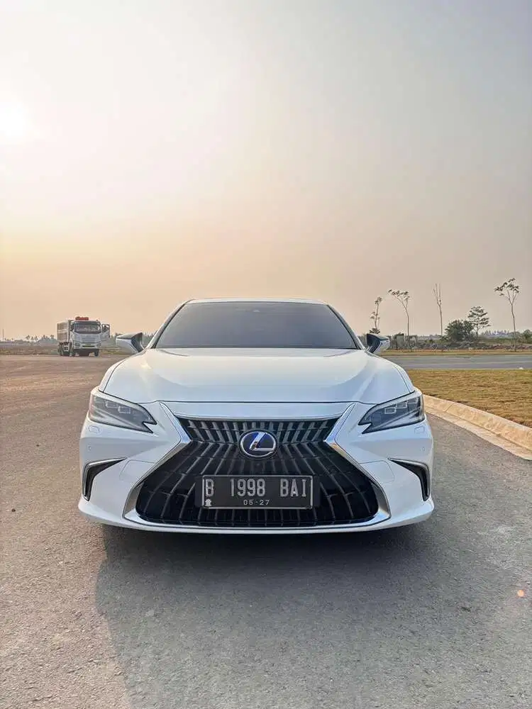 Lexus ES300h Hybrid Ultra Luxury 2022 ATPM BMW MERCY