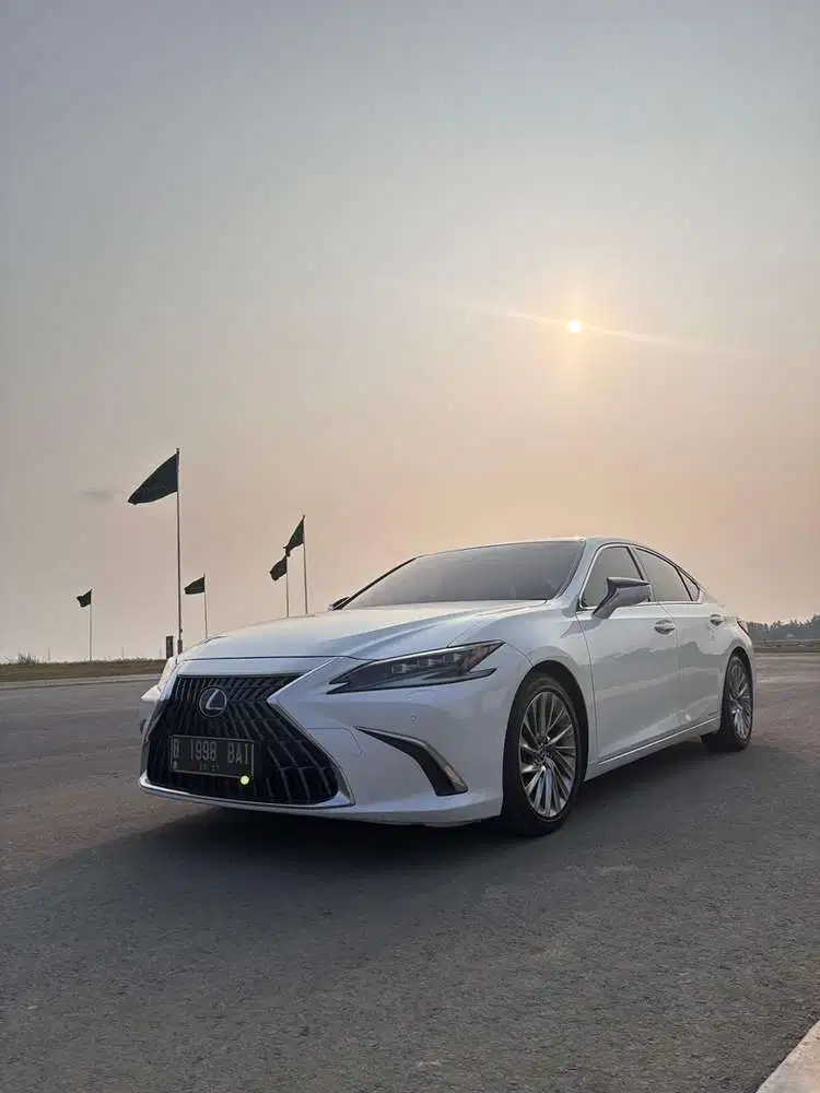 Lexus ES300h Hybrid Ultra Luxury 2022 ATPM BMW MERCY