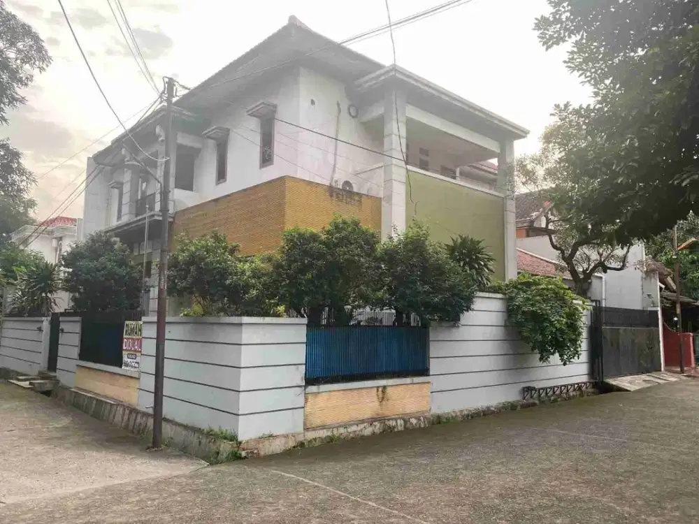 Dijual Cepat Rumah 2 Lantai Lokasi Strategis Di Jakasampurna Kota Bekasi