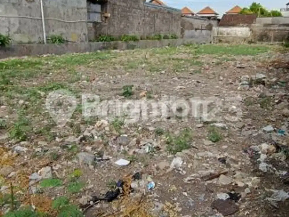 Tanah Pinggir Jalan Utama di Padang Sambian