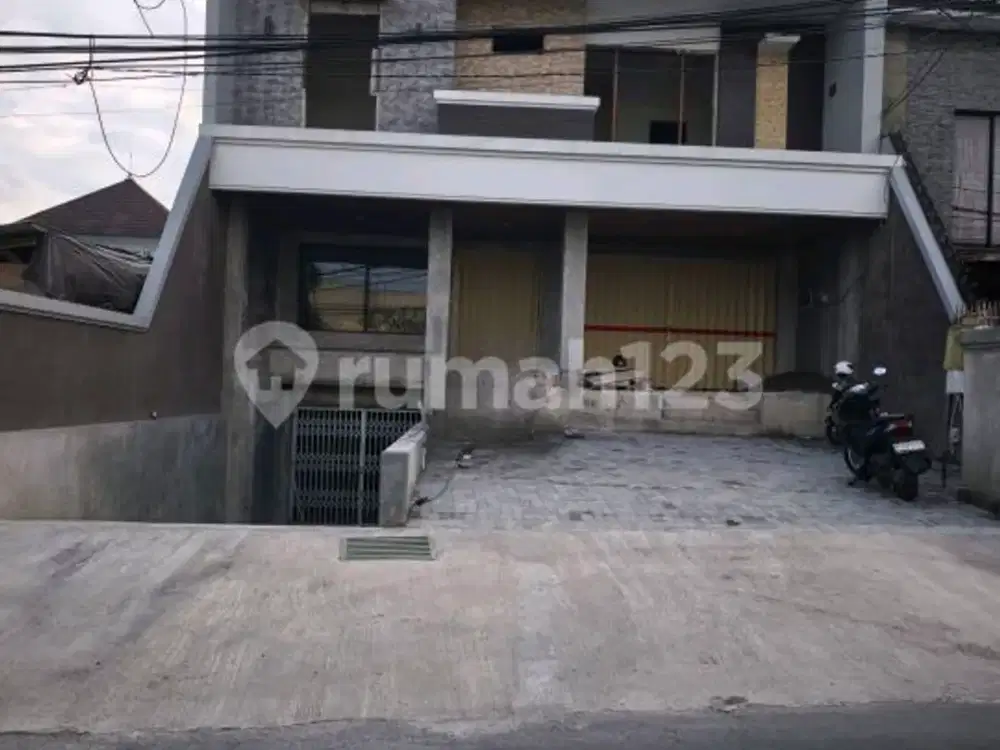 Gedung Baru 3 Lantai Multi Fungsi Dipinggir Jalan Utama