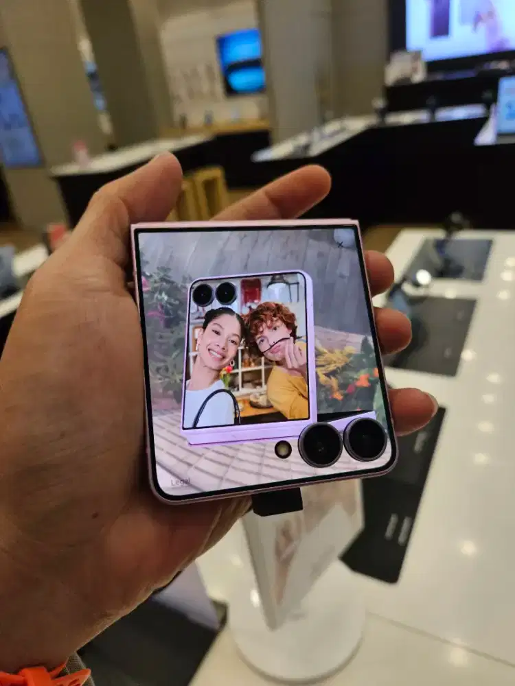 Pre-order Samsung Z Flip8 512GB Diskon 7 Juta Dan Bonus Senilai 2 Juta