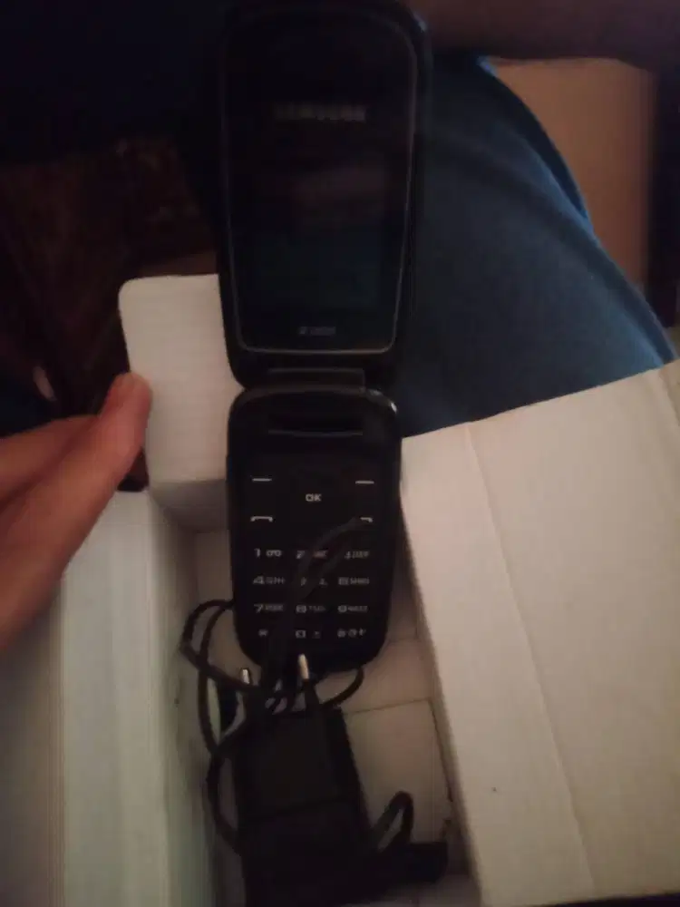 Samsung Lipat Warna Hitam Samsung E1272