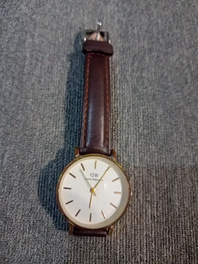 Jam Tangan Wanita DW Bukan Casio