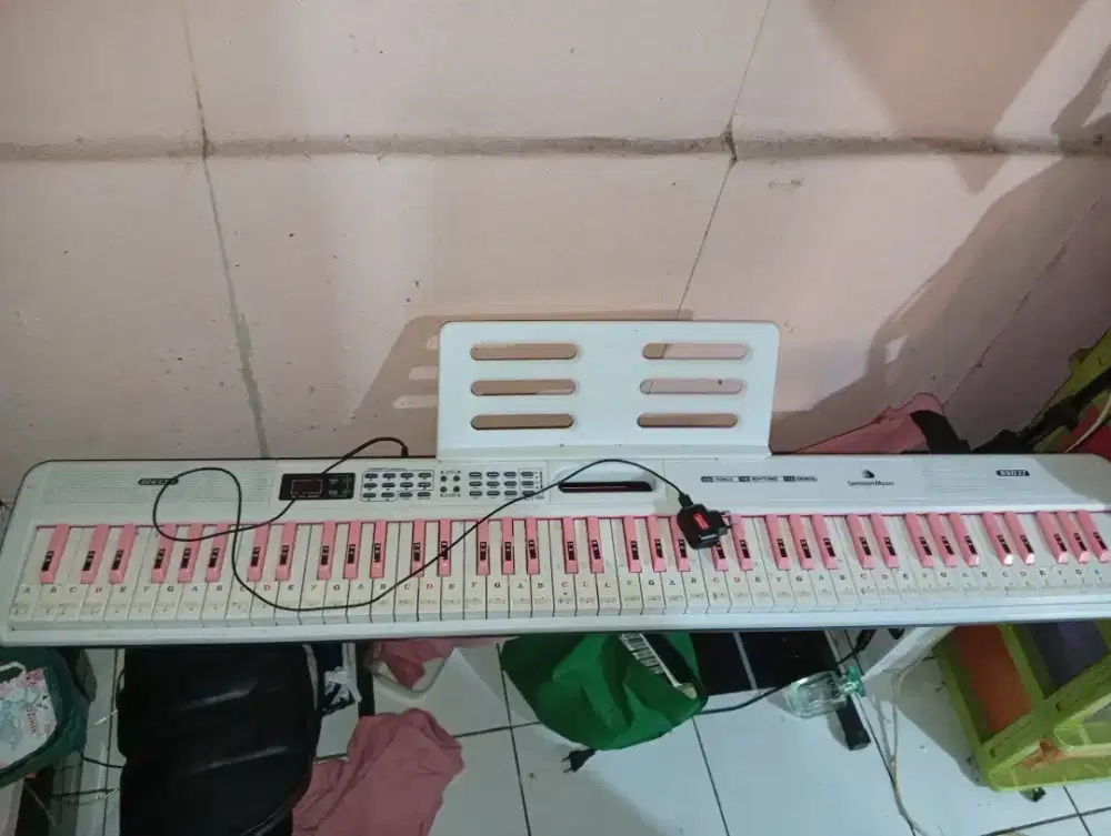 Dijual piano dan mejanya
