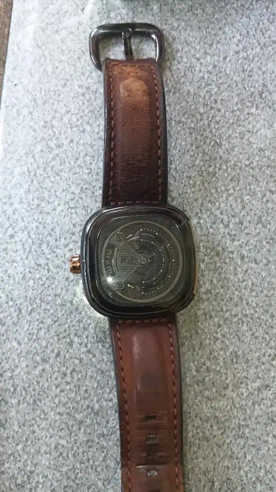 Jam tangan Seven friday