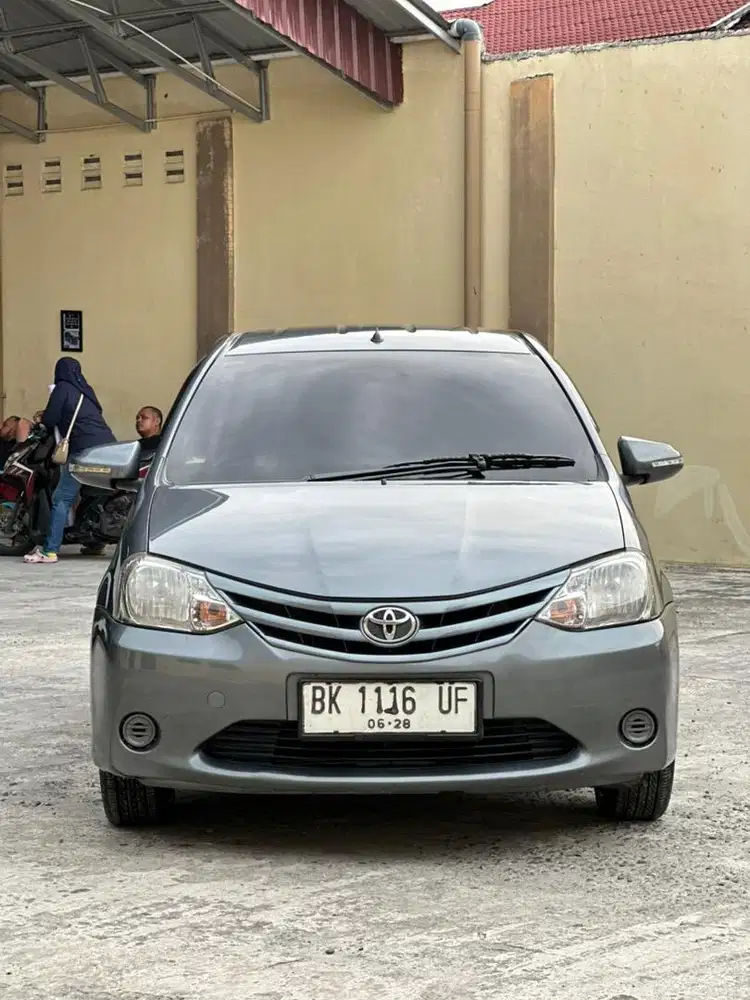 Toyota etios 1.2 E manual 2013