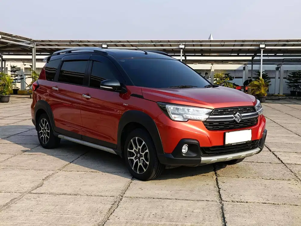 XL7 ALPHA TWO TONE