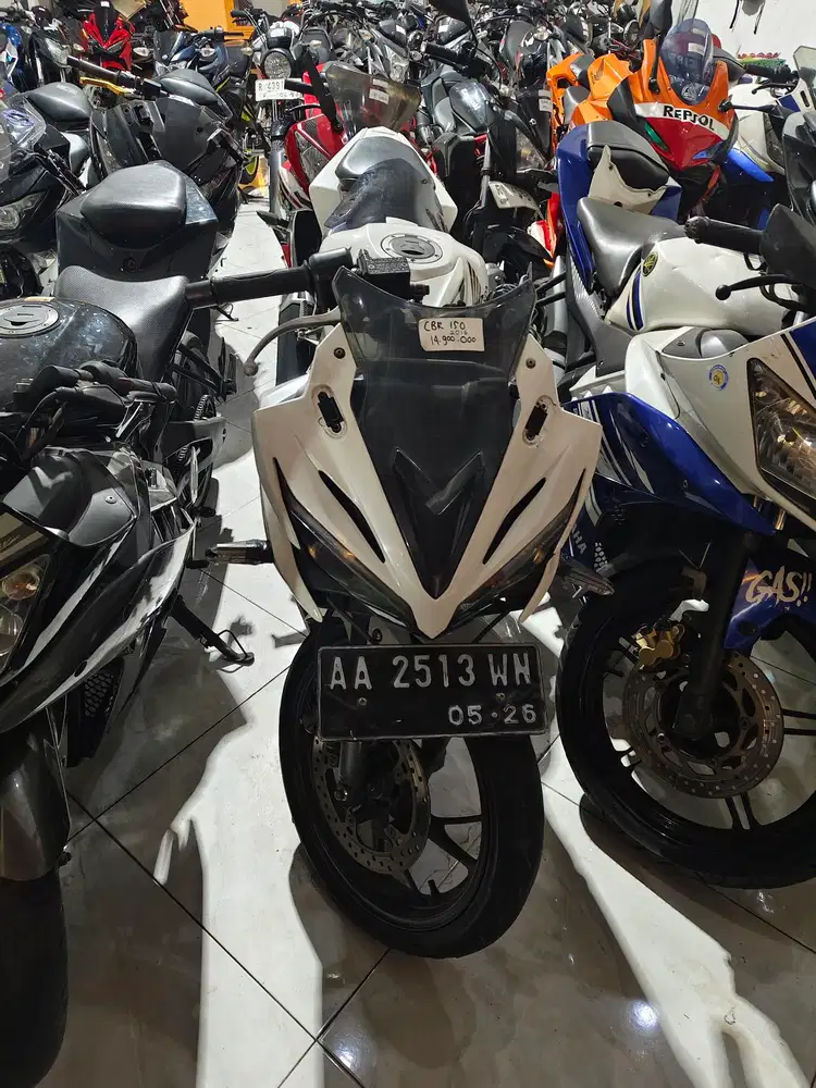 CBR taun 2016 wrna putih