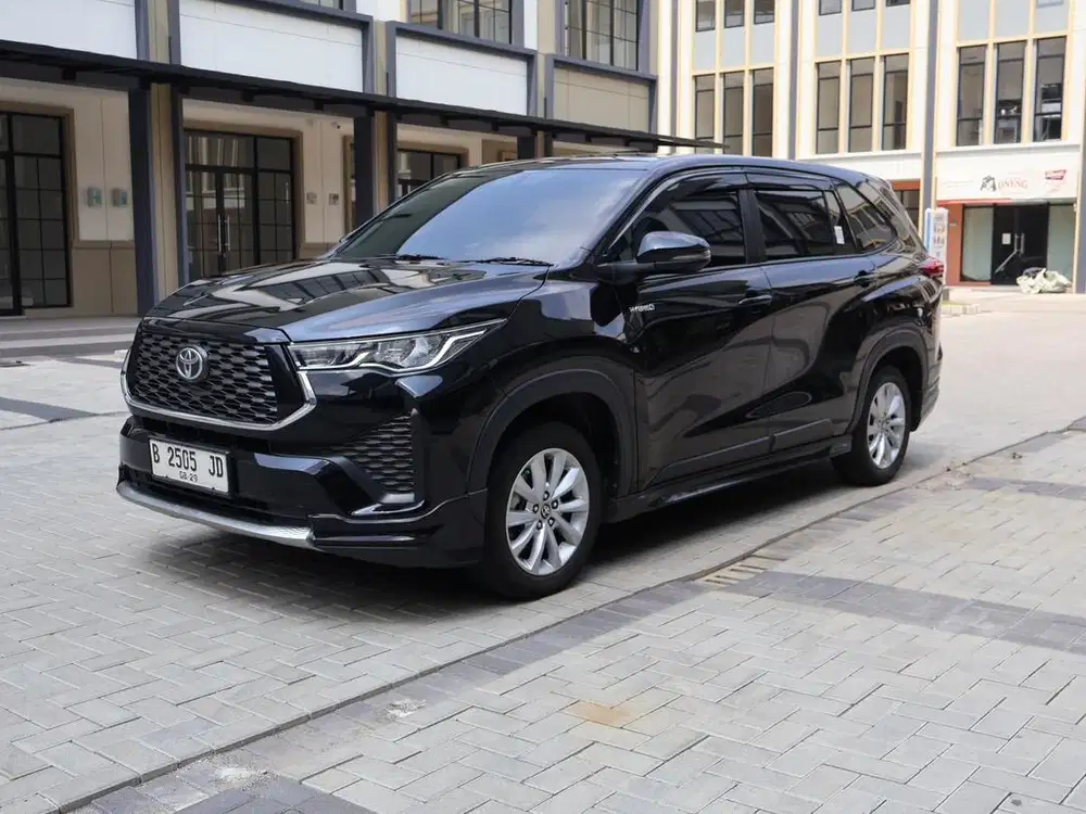 Innova Zenix V hybrid modelista at 2024 | + pwr tailgate ,vacum door