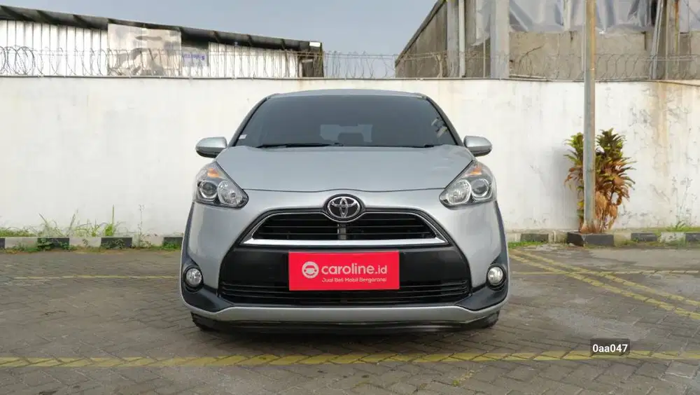 TOYOTA SIENTA V 1.5 AT 2016 SILVER