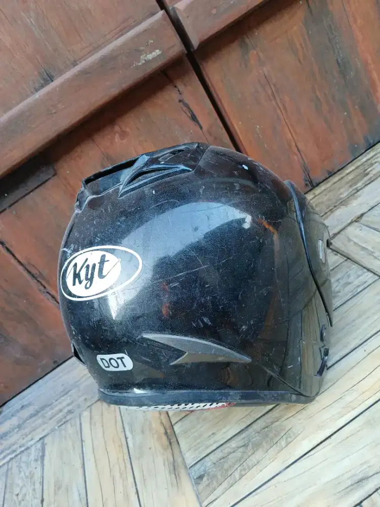 helm kyt busa masih tebal