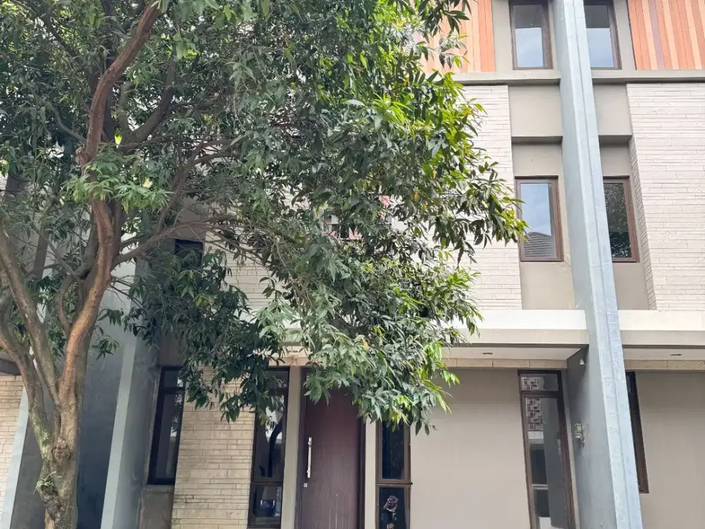 Rumah  Lokasi Strategis di REGENTOWN BSD