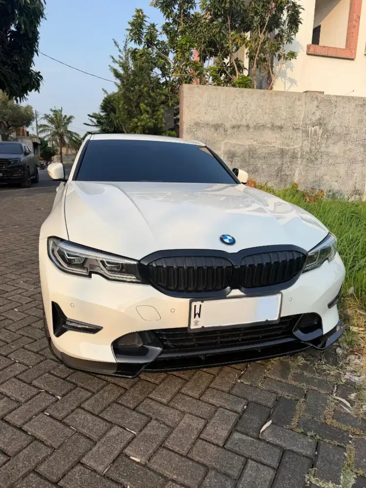 BMW 320i tahun 2020 kondisi ciamik pemakian pribadi