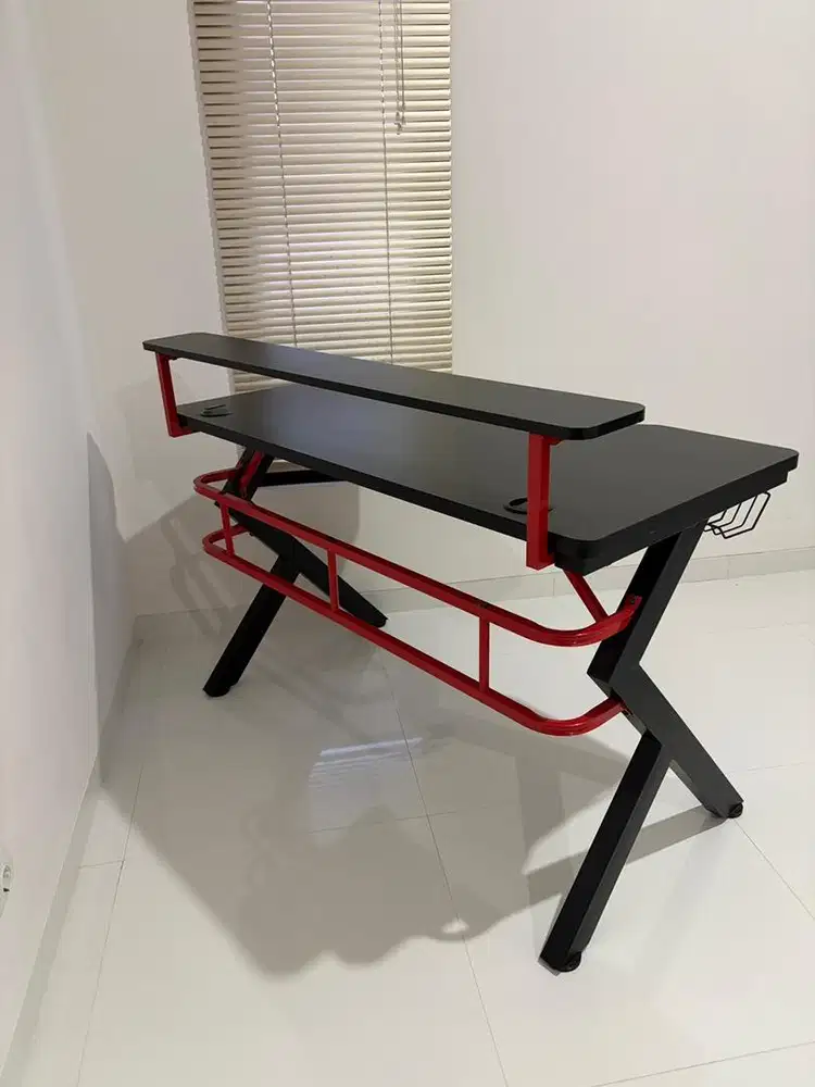 Meja Kerja & Meja Gaming