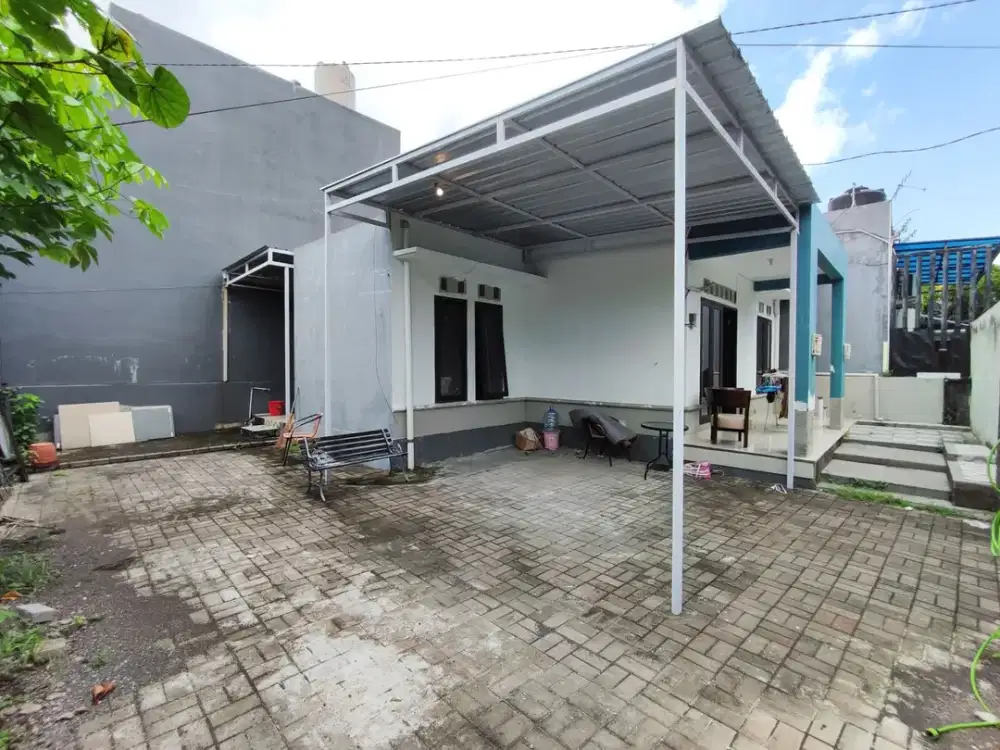 rumah di kori nuansa jimbaran,halaman dan parkiran luas,kawasan villa