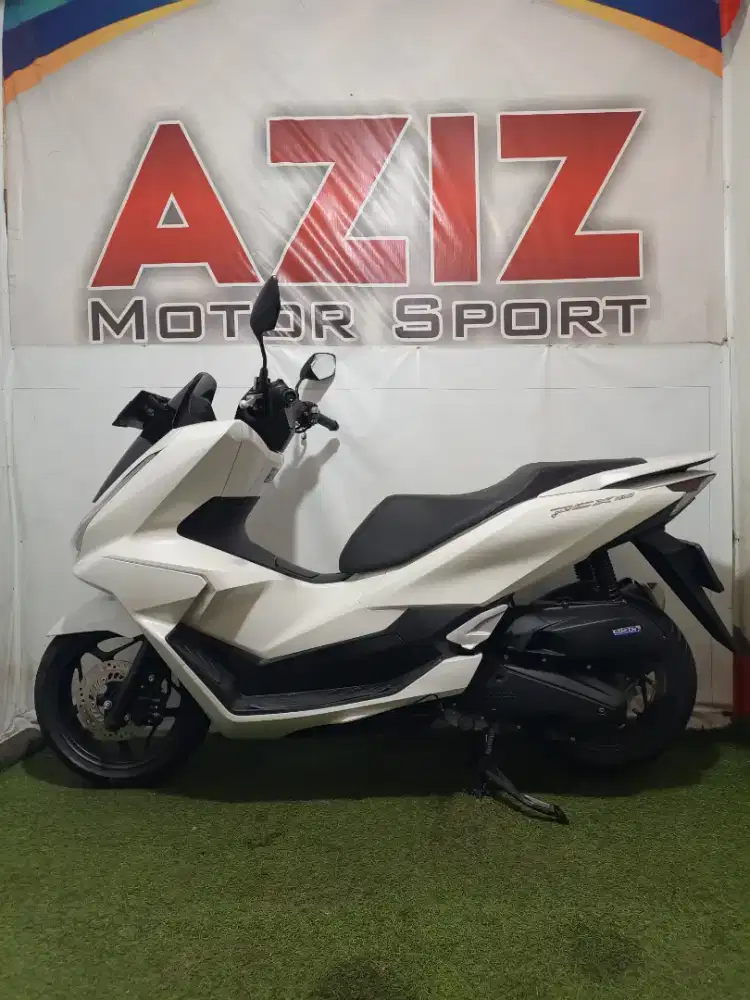 PCX terbaru putih glosy gogle map Aziz Hana motor