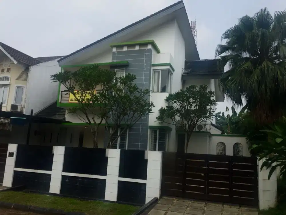 Rumah nyaman dan terawat yang luas semi furnished di lokasi strategis Puspita Loka BSD City