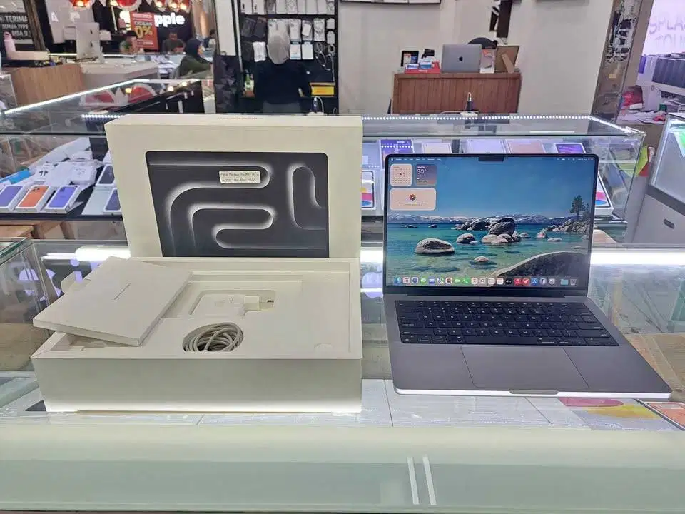 Macbook Pro M3 14 Inch 16/1TB SSD Space Gray IBOX ON 1 November 2026