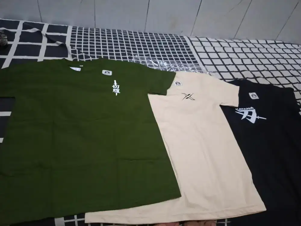 Di jual cepat 100 3 kaos ukuran S
