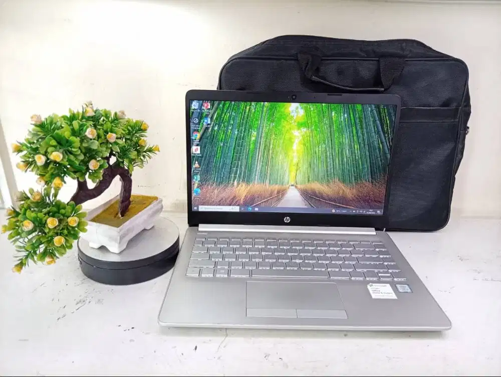 JUAL Laptop HP 14s-cf0130TU i3-8130U/4gb/ssd 256gb/14inci/Backlight