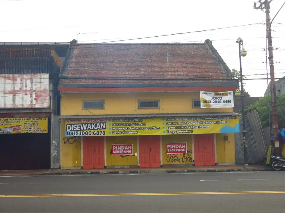 Rumah disewakan, di tepi jalan besar di Muntilan, ex toko oleh oleh