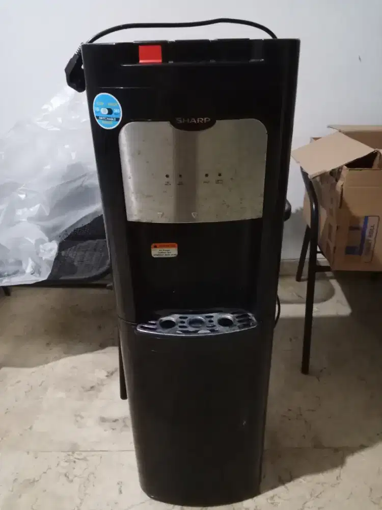 Dispenser Sharp Berdiri