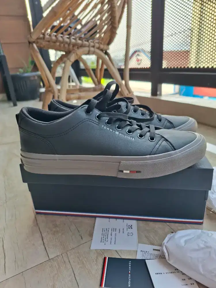 Sepatu tommy hilfiger original baru harga bekas