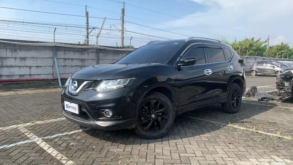 DP RENDAH - Nissan X-Trail 2.5 Bensin-AT 2017