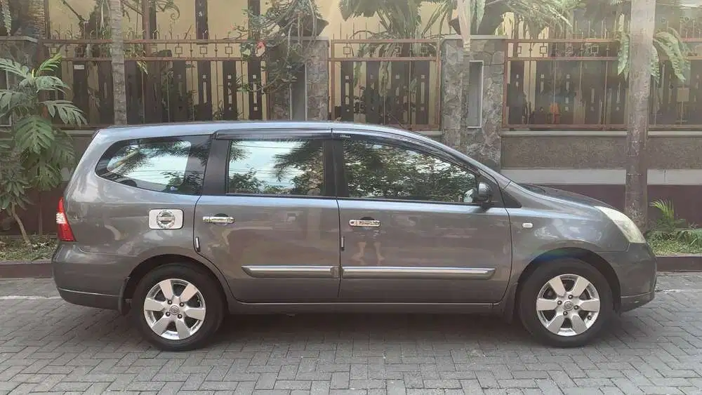 Nissan Grand livina 2009 Bensin