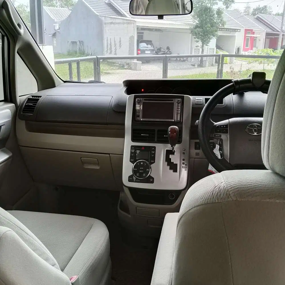Toyota Nav1 2013 Bensin