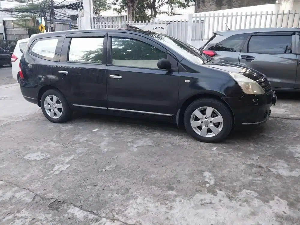 Nissan Grand livina 2010 Bensin
