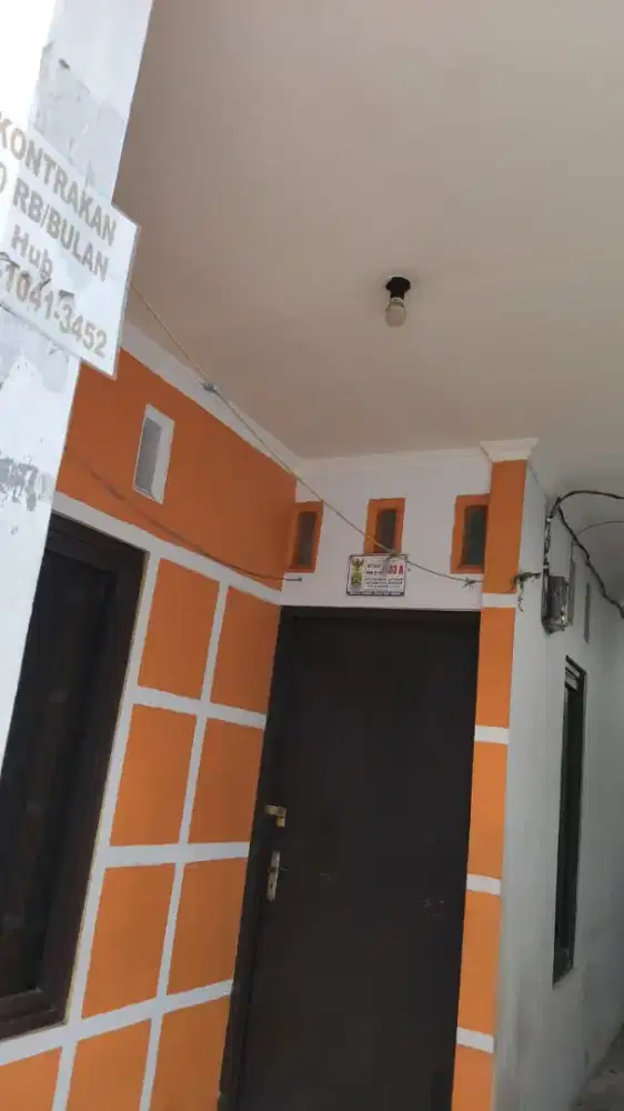 Di kontrakan petakan rumah