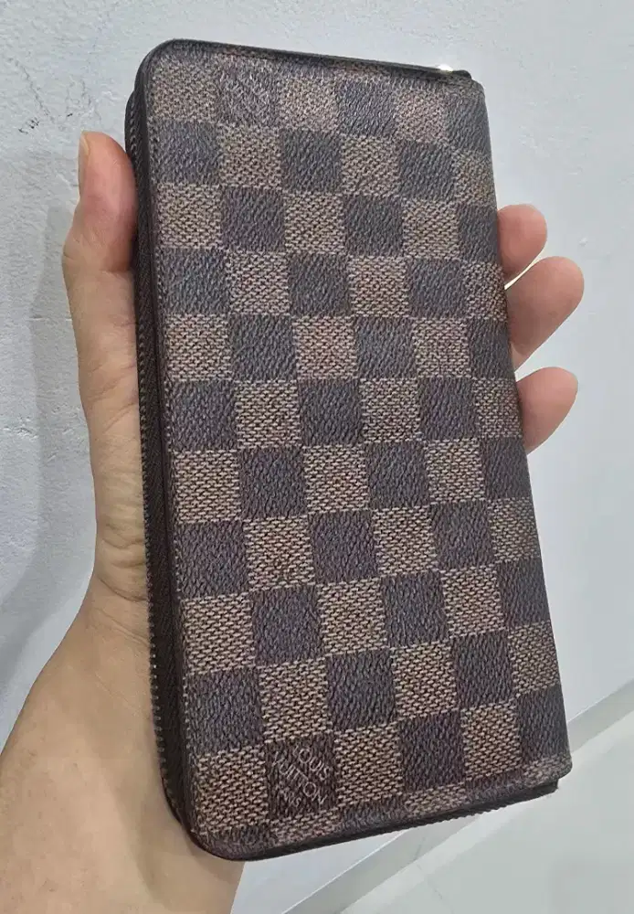 Louis Vuitton pouch / dompet pria