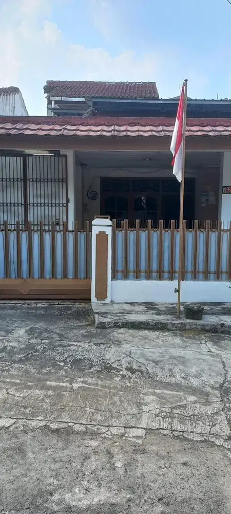 Dijual Rumah Pinggir Jalan Besar