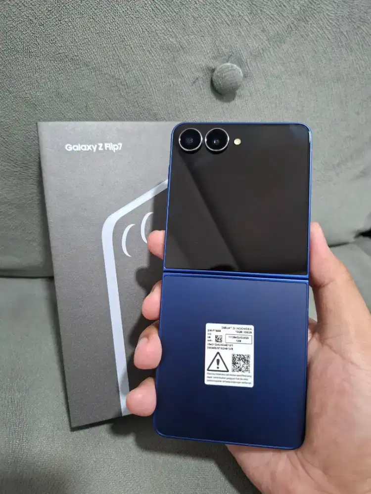Samsung Z Flip7 12/256 mulus like new