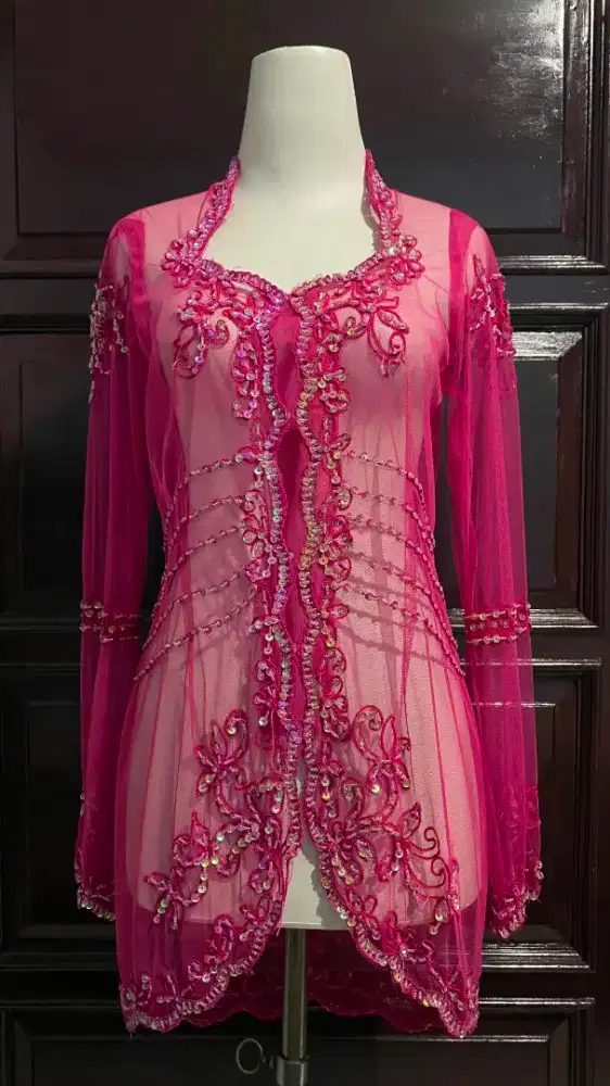 Kebaya tile payet warna pink