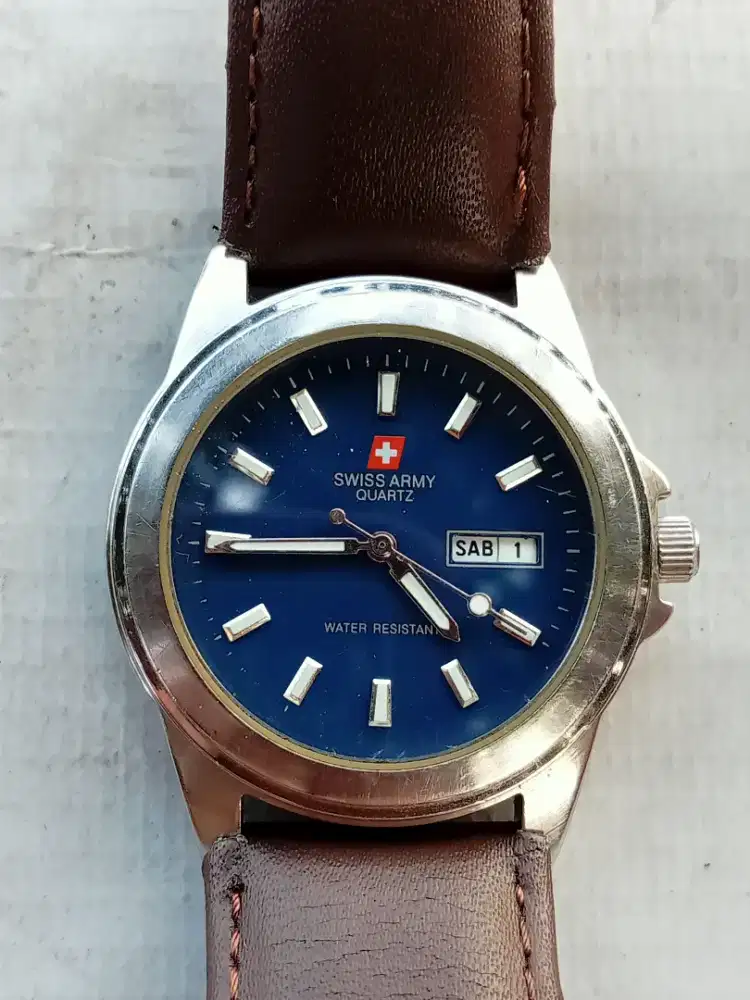 Jam tangan Swiss army