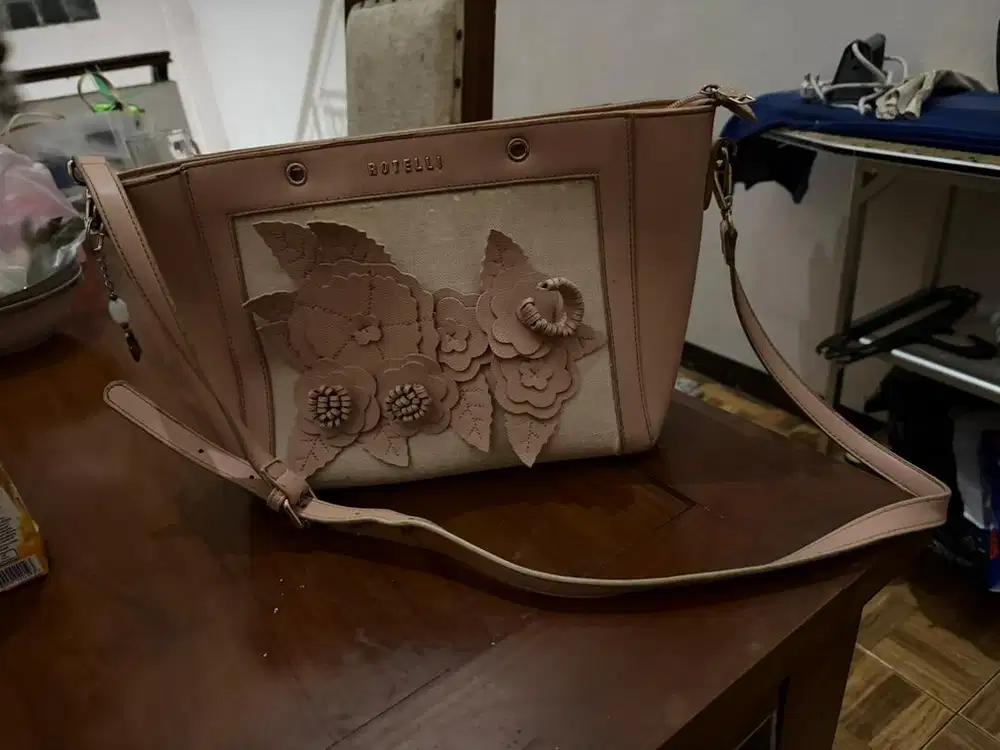 Tas rotelli asli