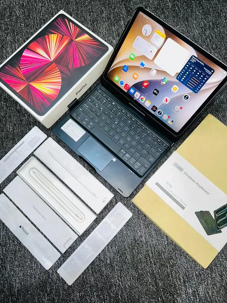 iPad Pro M1 11 256GB Bonus Apple Pencil & Keyboard