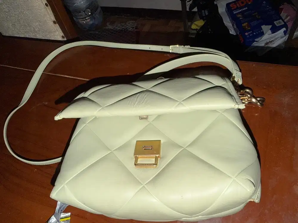 Tas charles n keith asli