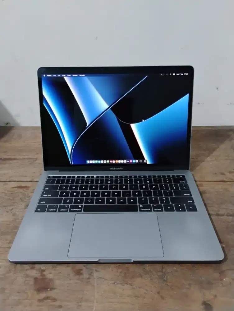 Macbook Pro 13 Inch 2017 i5 8gb/256gb