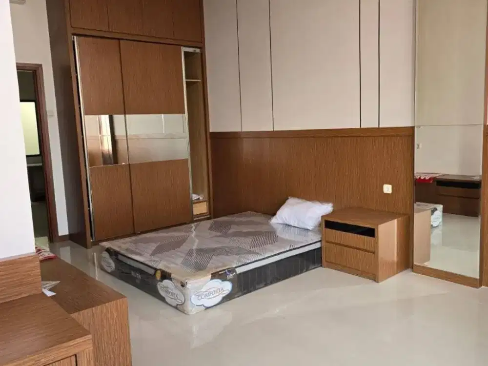 Sudah renovasi - Ruko 3 lantai Eastern Park depan Sukolilo Dian Regency II