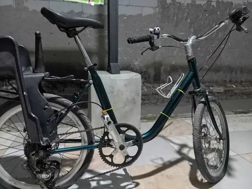 Sepeda minion mini track
