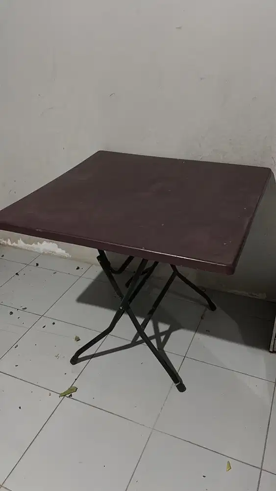 Meja lipat serbaguna