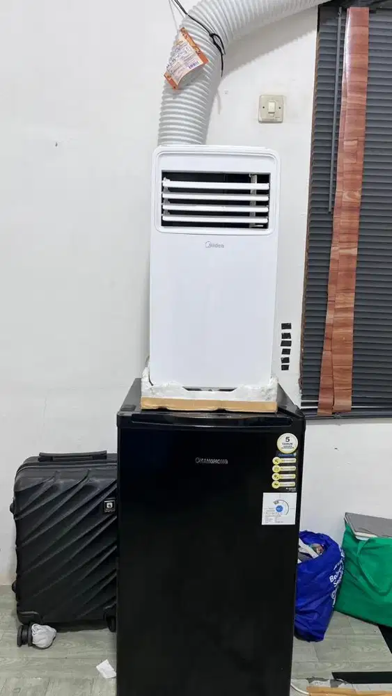 AC Portable Midea 1/5pk FKulkas 1 Pintu ( Mau Pindah Kota )