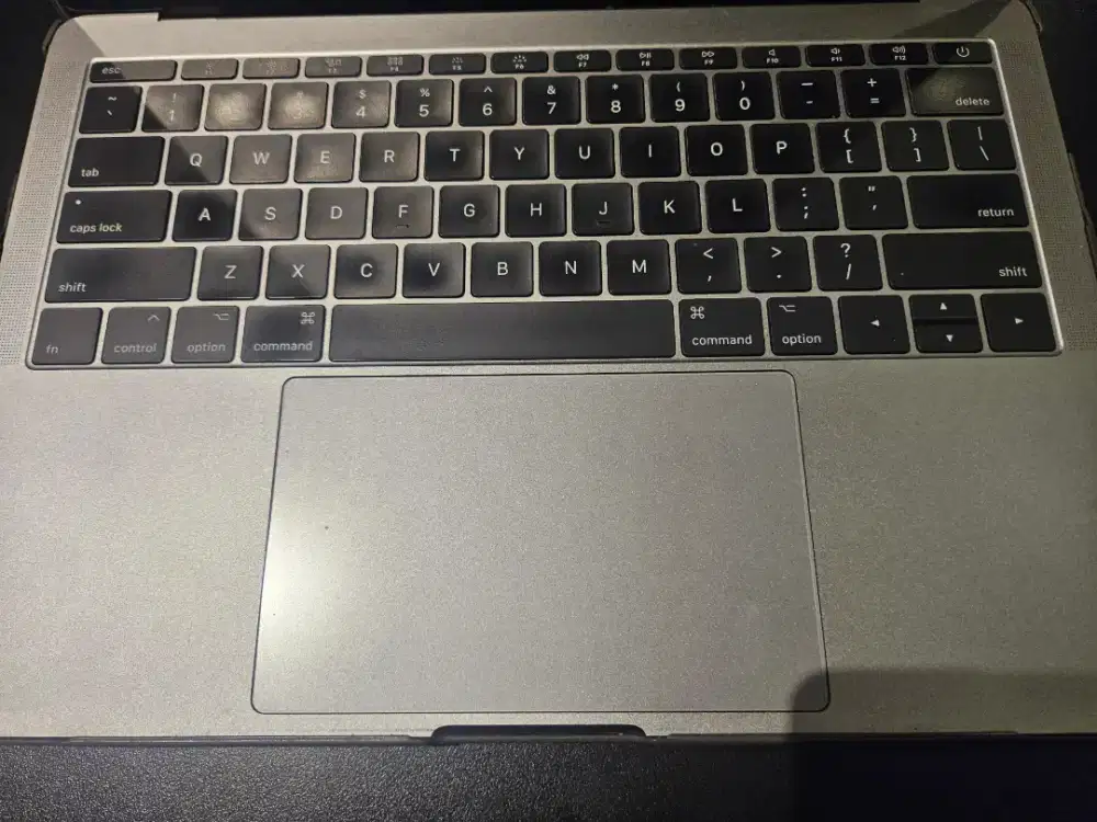 Macbook Pro i5 13 inch kondisi seperti baru pembelian dari baru